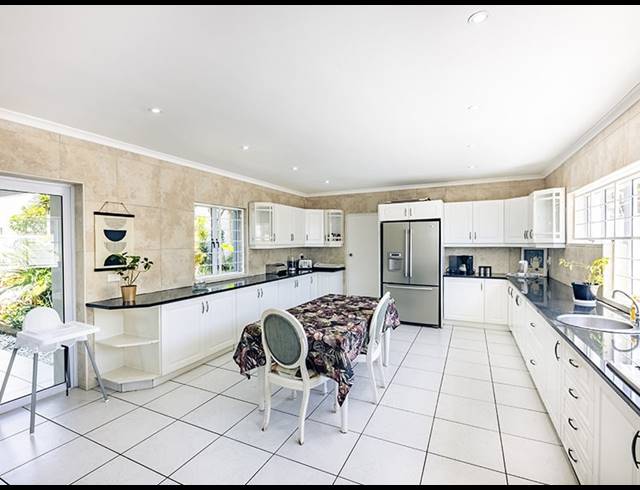 4 BEDROOM HOUSE FOR SALE IN UMHLANGA CENTRAL